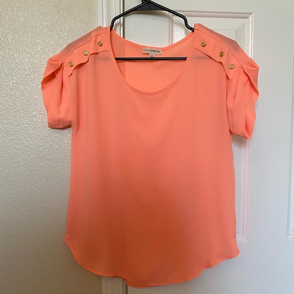 Zenana Outfitters , size S , beautiful tee/blouse - Picture 4 of 4